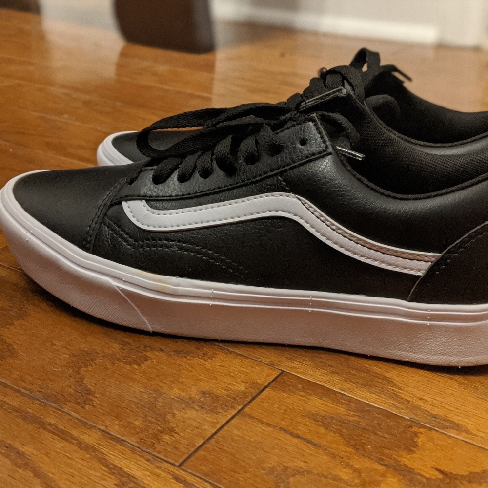 (SOLD) Vans COMFYCUSH Old Skool (Women's 9.5)